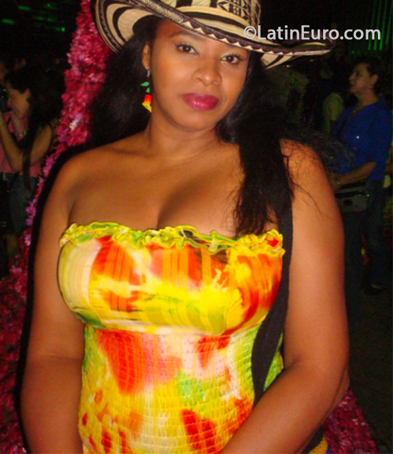 Date this attractive Colombia girl SARA from Medellin CO17394