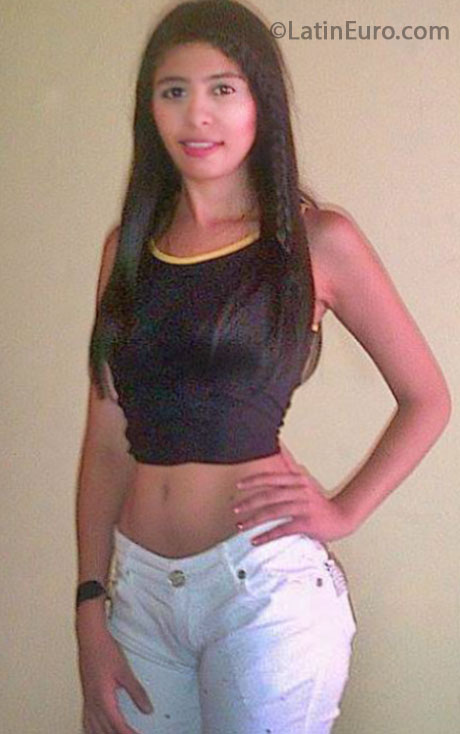 Date this attractive Colombia girl Daniela from Cartago CO13577