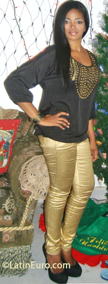 Date this happy Colombia girl Edilma from Santa Marta CO13664