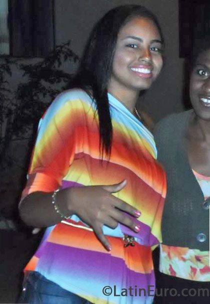 Date this happy Brazil girl Palloa from Muriae BR8022