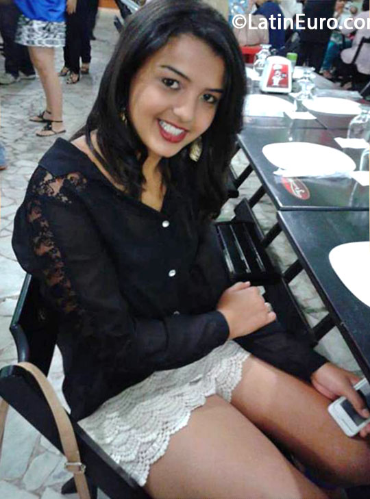 Date this sensual Brazil girl Daiane from Birigui BR8054
