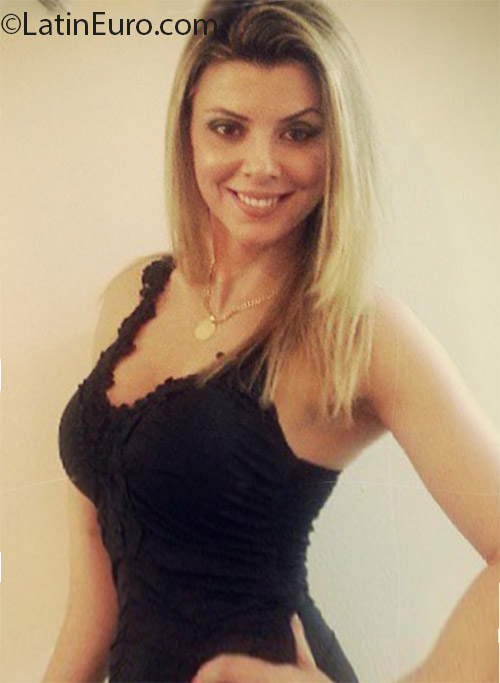 Date this good-looking Brazil girl Alexandra from Manaus BR8083