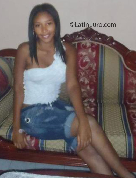 Date this georgeous Colombia girl Marina from Cali CO13841