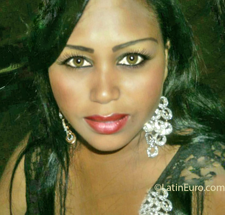 Date this voluptuous Colombia girl Dayana from Cali CO13853