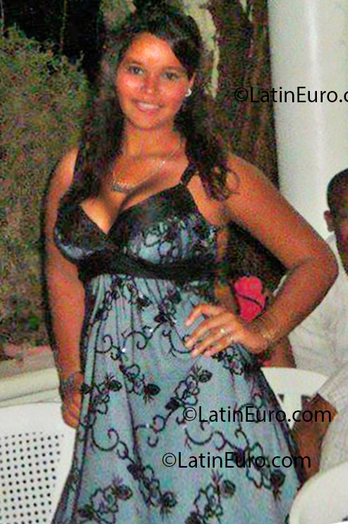 Date this nice looking Dominican Republic girl Wendy from Santiago DO17077