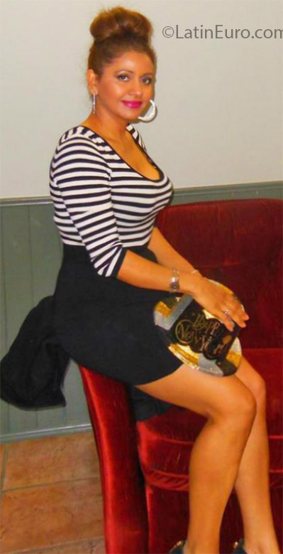 Date this athletic Canada girl Rosa from Victoria CA592