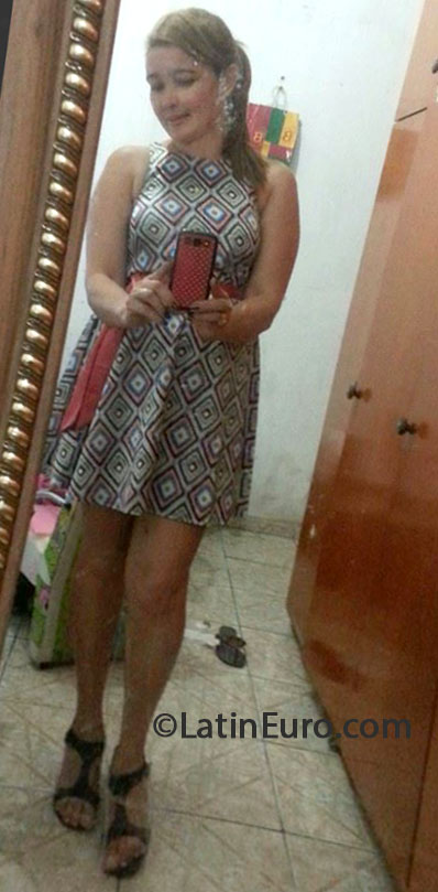 Date this good-looking Brazil girl Maria Renata from Teresina BR8094