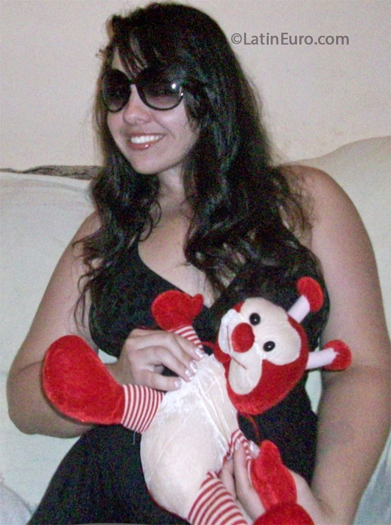 Date this cute Brazil girl Paty from Rio De Janeiro BR8100