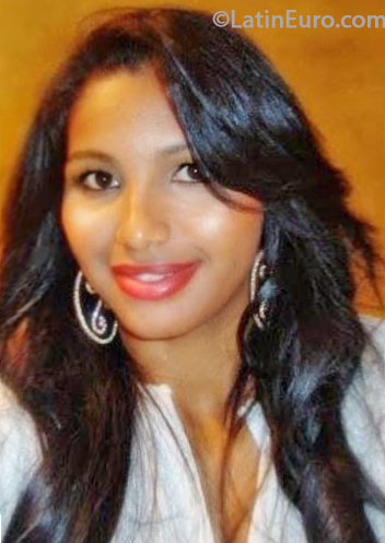 Date this voluptuous Brazil girl Dahyane from Goiania BR8116