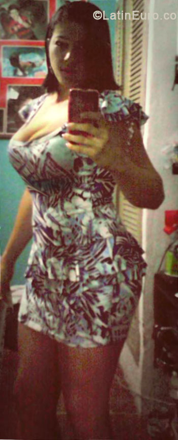 Date this pretty Brazil girl Iamara from Cabo Frio BR8127