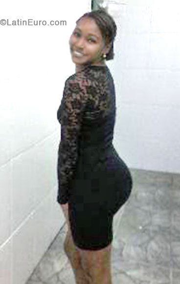 Date this charming Brazil girl Simone from Rio De Janeiro BR8141
