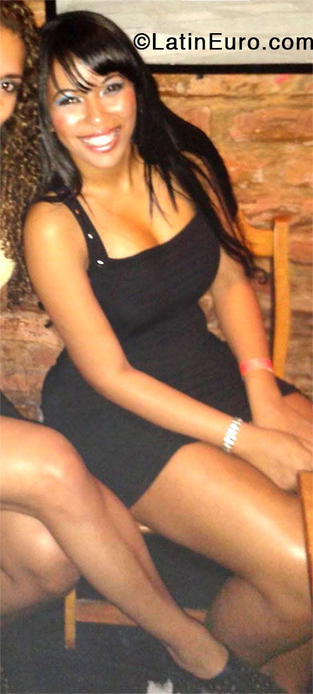 Date this athletic Brazil girl Shirley from Rio De Janeiro BR8148