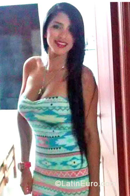 Date this stunning Colombia girl Alexa from Barranquilla CO14174