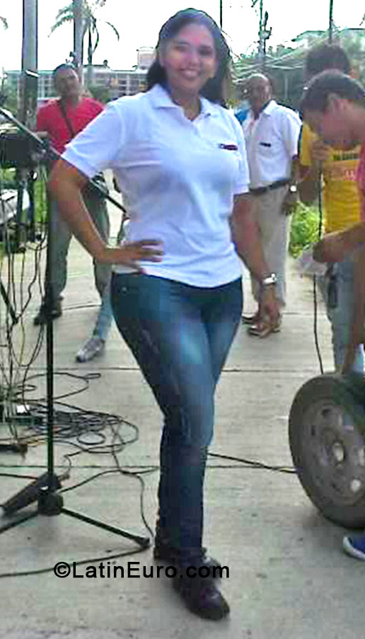 Date this happy Colombia girl Mary from Barranquilla CO14196