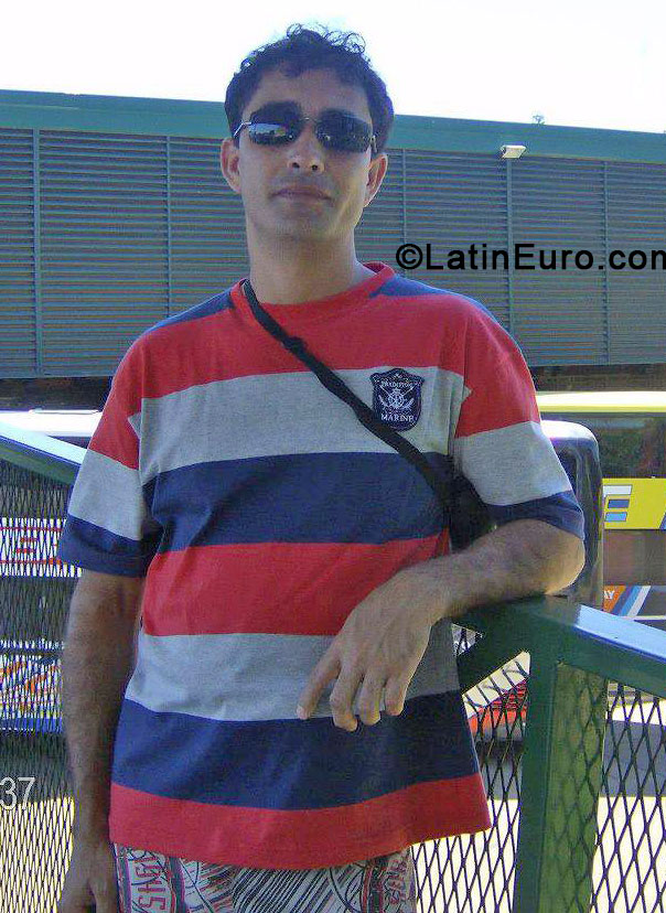 Date this charming Brazil man Adao from Medianeira BR8176
