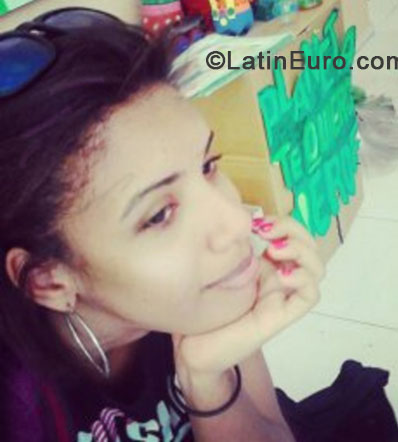 Date this passionate Dominican Republic girl Laura from Santo Domingo DO17484