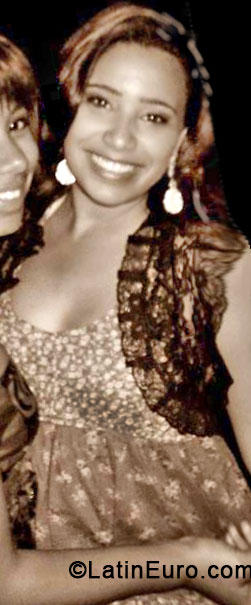 Date this gorgeous Brazil girl Layne from Sao Jose Da Safira BR8187