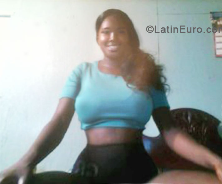Date this happy Jamaica girl Shanika from Portmore JM1334