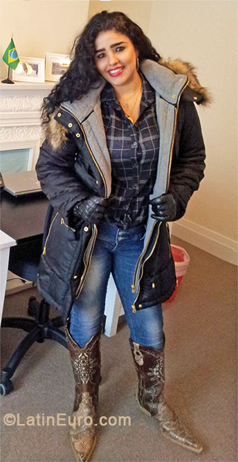 Date this attractive Brazil girl Daniele from Rio De Janeiro BR8202