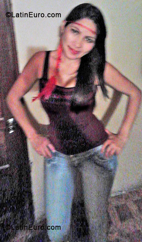 Date this voluptuous Colombia girl Milena from Bogota CO14386