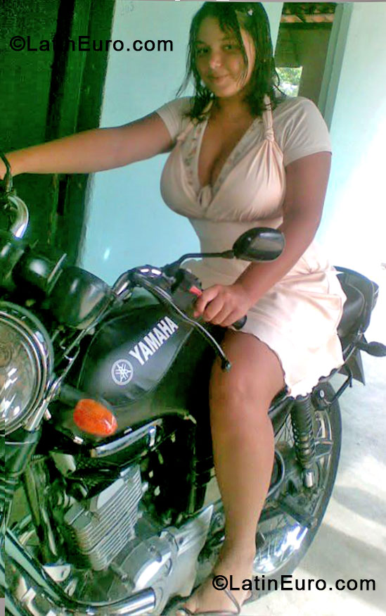 Date this hard body Brazil girl Carol from Goiana BR8235