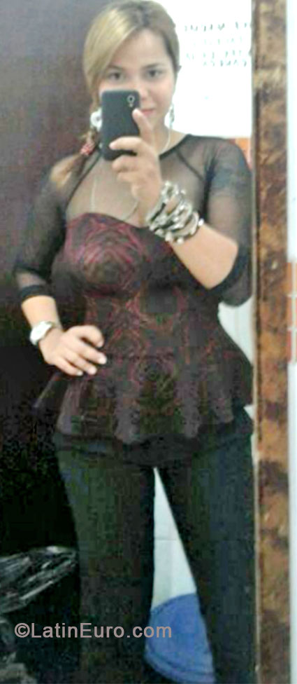 Date this athletic Colombia girl Shirly from Bucaramanga CO14414