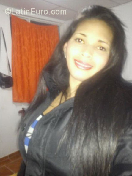 Date this hard body Colombia girl Lina from Bogota CO14438