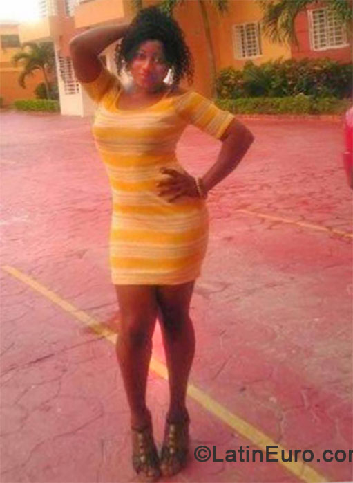 Date this pretty Dominican Republic girl Amarilis from Santo Domingo DO20495