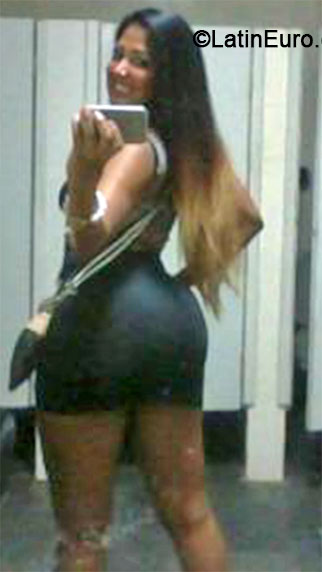 Date this voluptuous Brazil girl Vanessa from Rio De Janeiro BR9355
