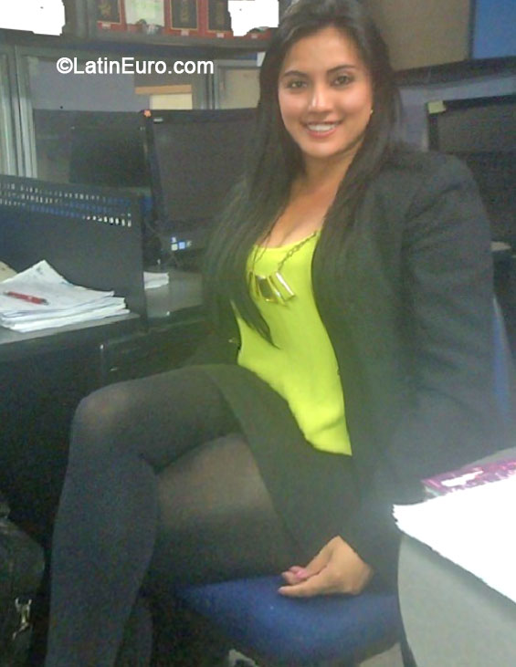 Date this hot Colombia girl Linda from Bogota CO14527