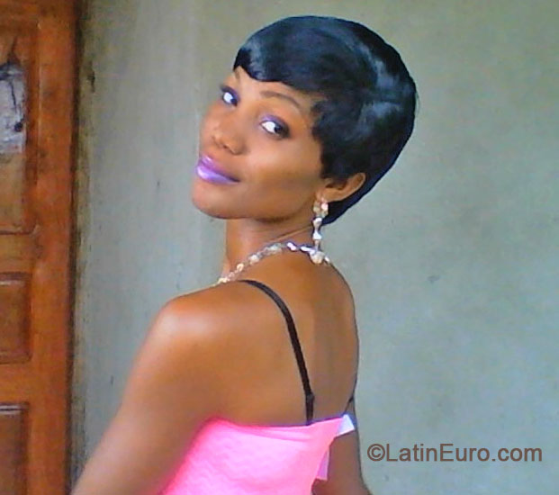 Date this funny Cameroon girl Rossy from Buea CM192