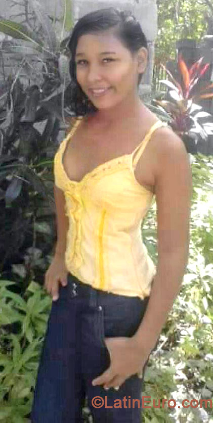 Date this exotic Honduras girl Leticia from Sonaguera HN904