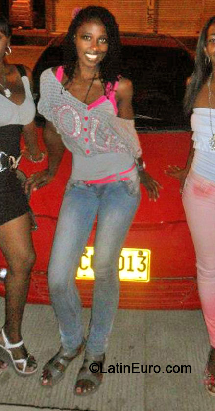 Date this hot Colombia girl Xiomara from Cali CO14567