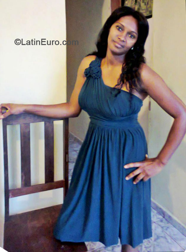 Date this voluptuous Brazil girl Liziane from Santa Luzia BR8985
