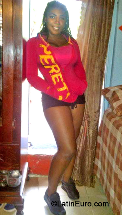 Date this young Jamaica girl Hicha from Kingston JM1440
