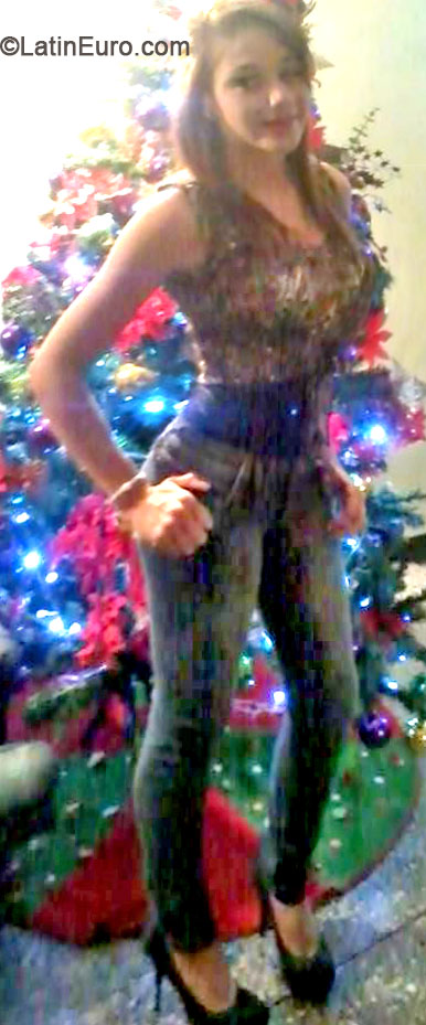 Date this hot Venezuela girl Oriena from Caracas VE121