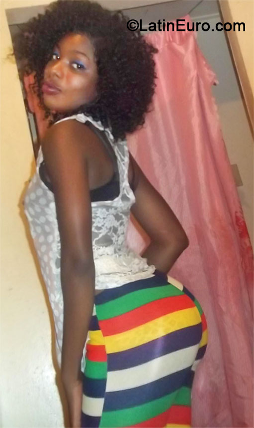 Date this nice looking Jamaica girl Crystal from Kingston JM1470