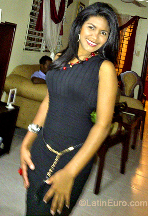 Date this hot Dominican Republic girl Alba from Santo Domingo DO18109