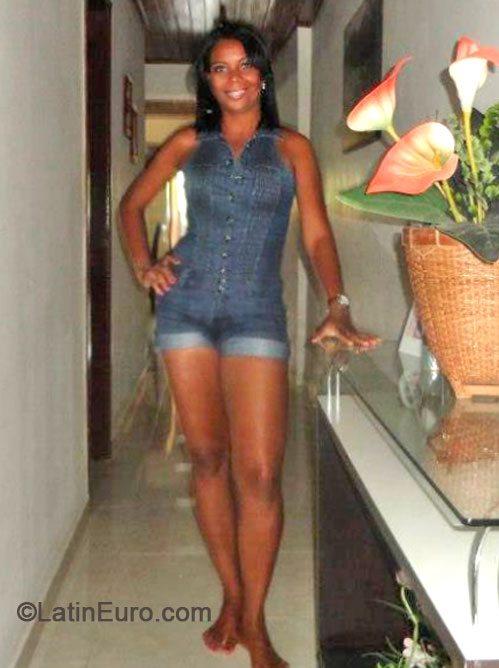 Date this hard body Brazil girl Liliane from Camacari BR8424