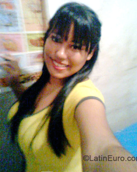 Date this sultry Venezuela girl Yuleysi from carab obo VE128
