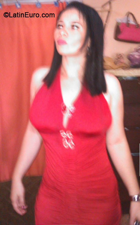Date this young Dominican Republic girl Ana from Santo Domingo DO18160