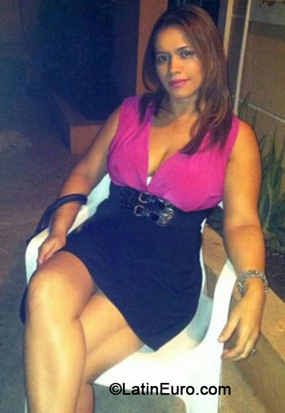 Date this tall Dominican Republic girl Crizida from Santo Domingo DO18177