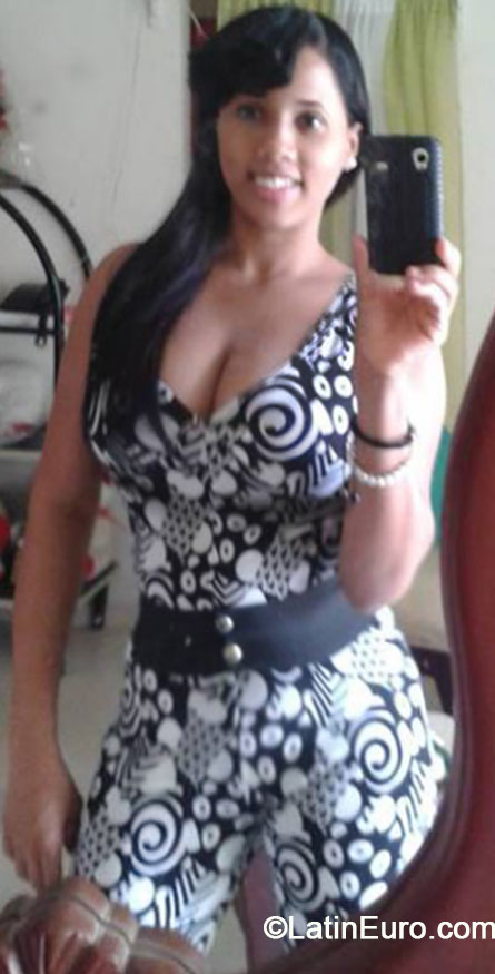 Date this hard body Dominican Republic girl Dayani from Santo Domingo DO18215