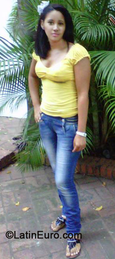 Date this beautiful Dominican Republic girl Diana carolina from Santo Domingo DO18230