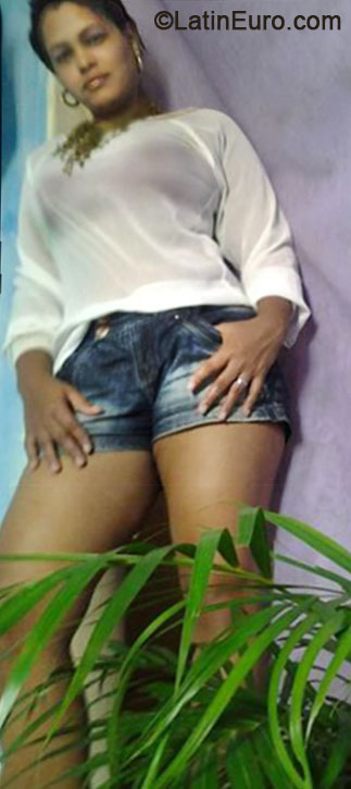 Date this athletic Brazil girl Ana Paula from Salvador BR9344