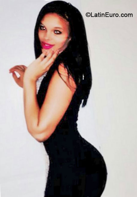 Date this sultry Dominican Republic girl Liliana from Santo Domingo DO18268