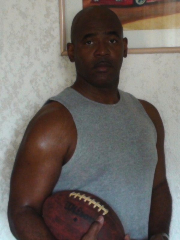 Date this voluptuous Bahamas man Dwayne from Nassau BS52