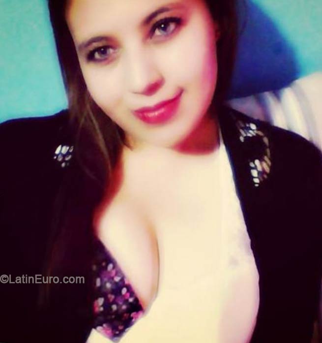 Date this good-looking Colombia girl Paola from Bogota CO14757