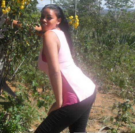 Date this pretty Brazil girl Elisangela from Salvador BR8537