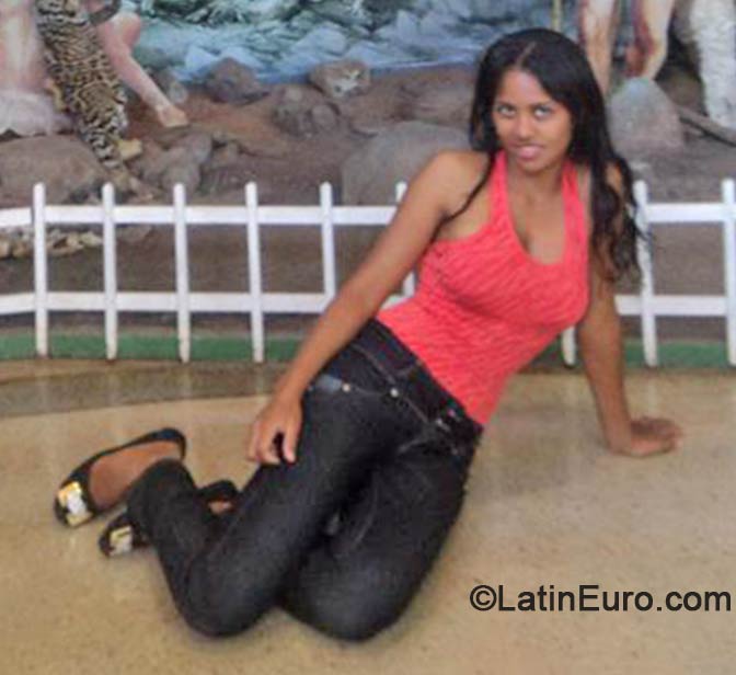 Date this sensual Brazil girl Celia from Brasilia BR8545